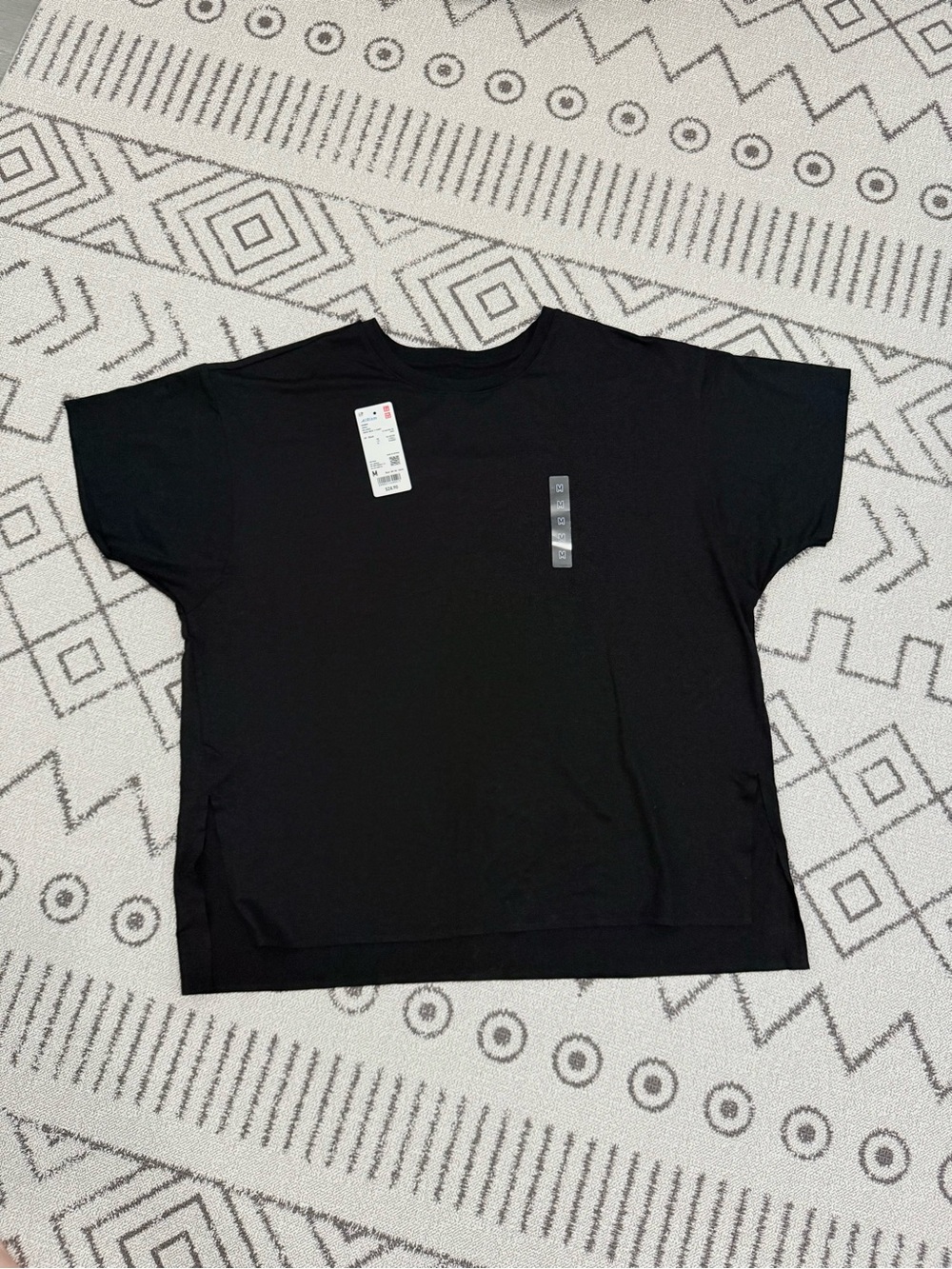 Uniqlo women’s black relaxed Crew Neck T Shirt - M